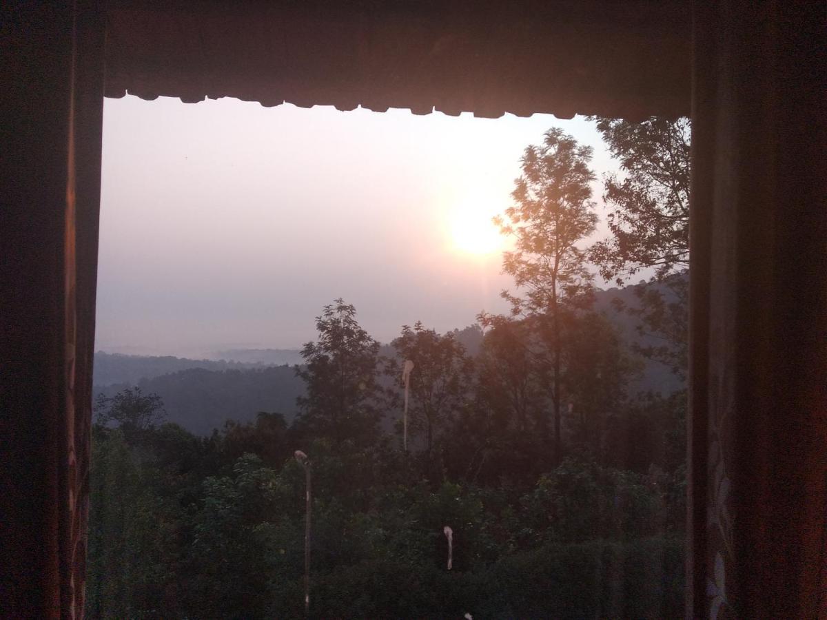 Abiyal Mountain Stay Madikeri Exteriör bild